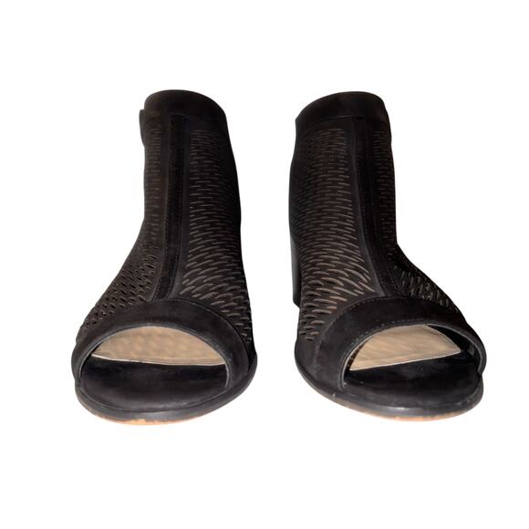 Vince Camuto Womens Sz 10.5M Black Suede Lavette Perforated Peep Toe Pumps Boots - Picture 4 of 9